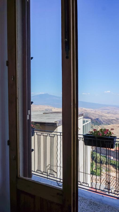 La Casa Del Fabbro Bed & Breakfast Troina Bagian luar foto